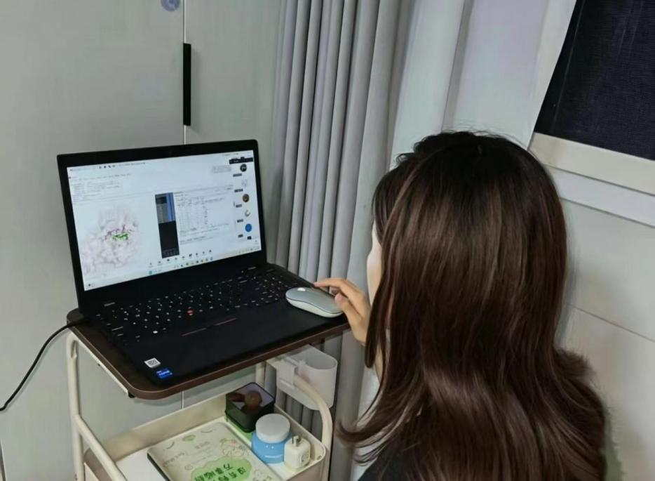 A dry-lab learning and practice session.