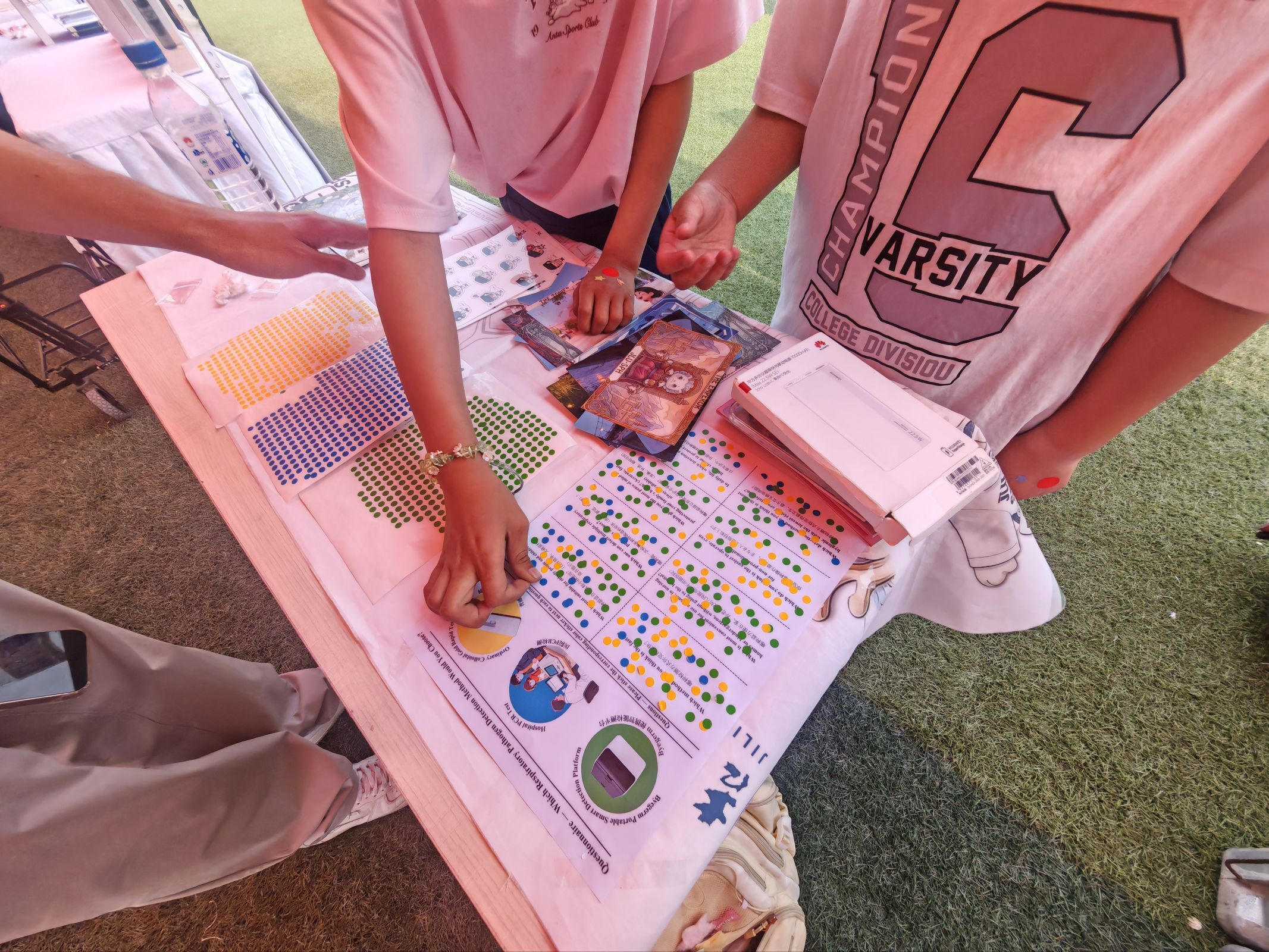 Participants placing stickers on the detection-choice voting board