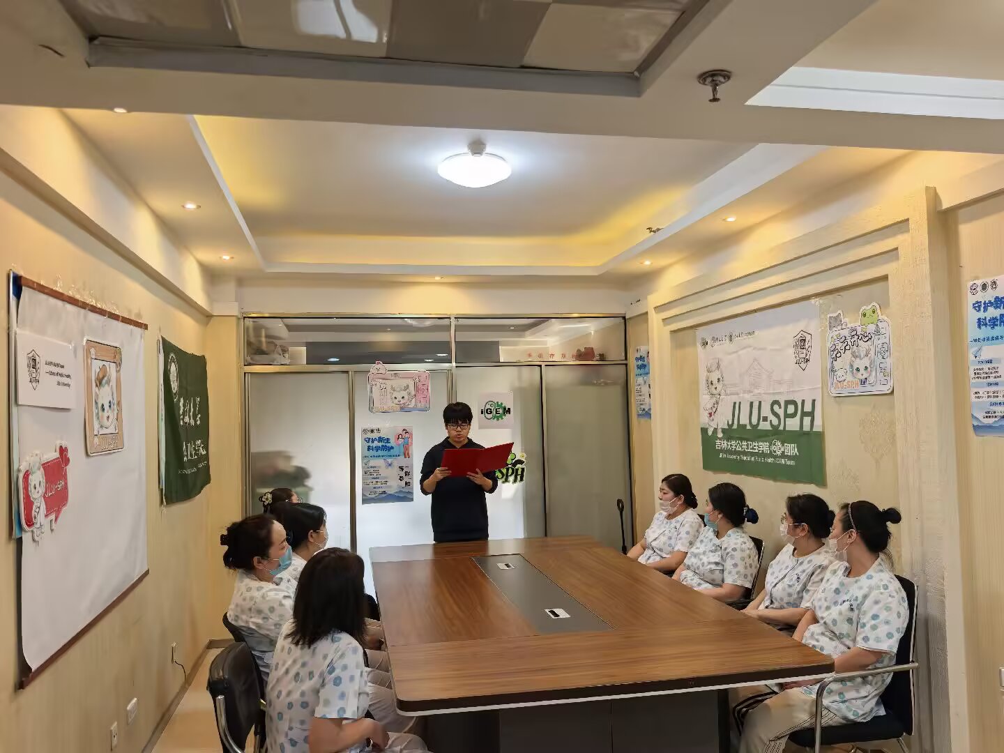 A presenter leading the postpartum-care mini-class